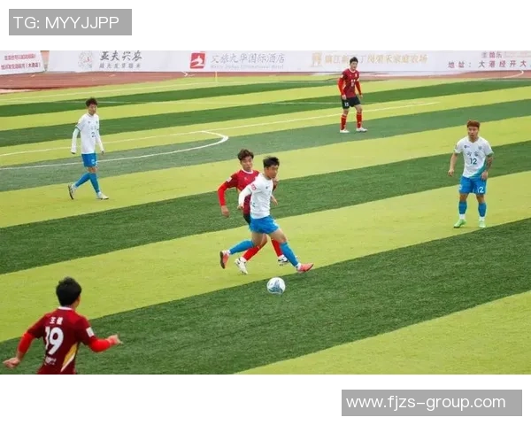 足球场上的温暖瞬间：球星们背后的感人故事与无私精神